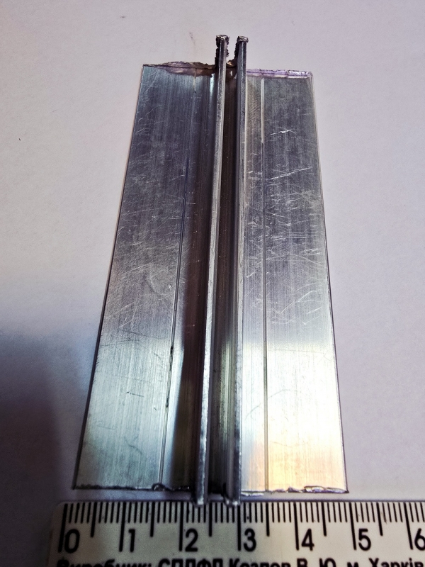 Алюмінієвий профіль КРИШКА з ущільнювачем  (АПК)  50мм  6100 мм (не фарбована)